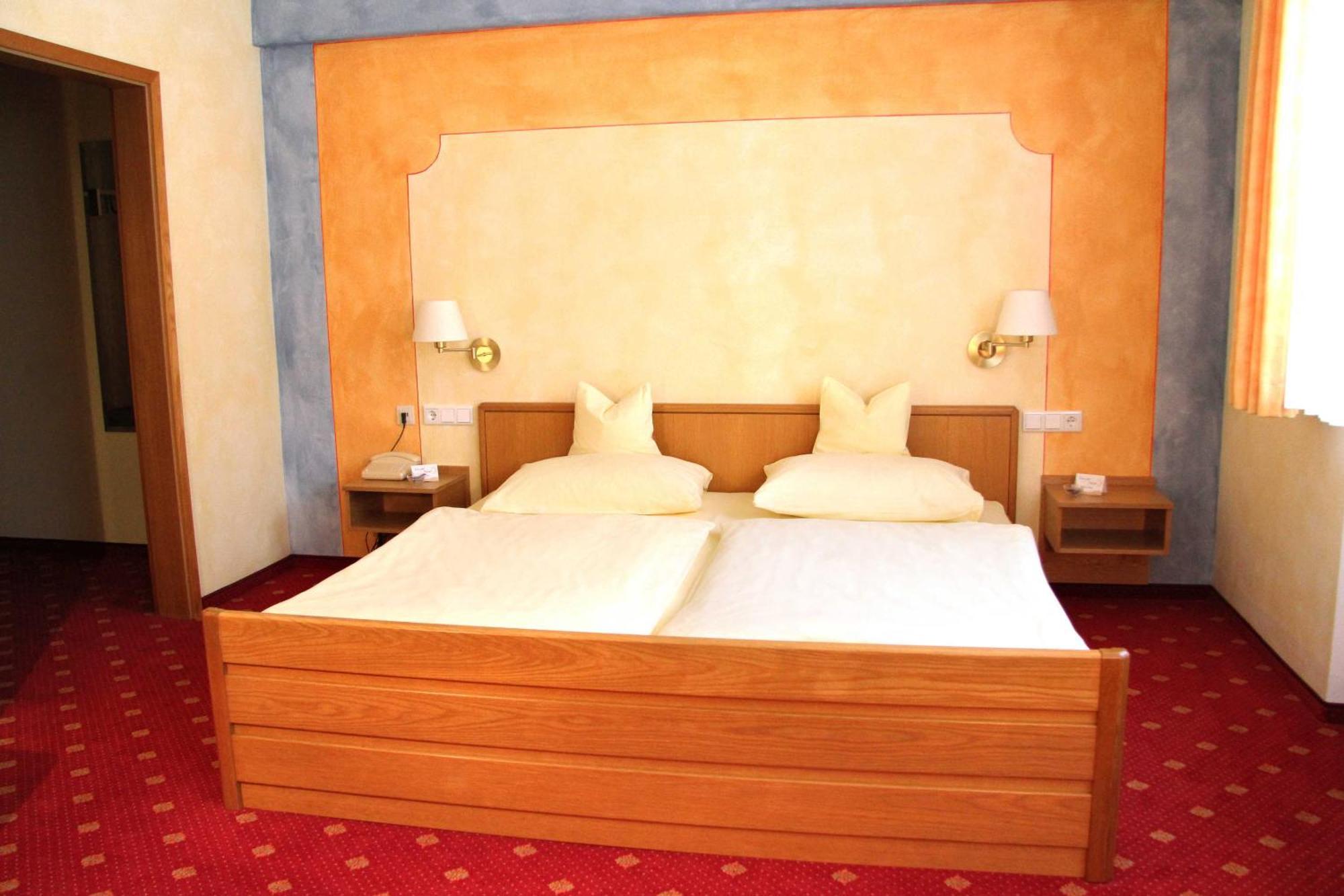 Hotel-Garni Goldener Schwan Bad Windsheim Exterior photo